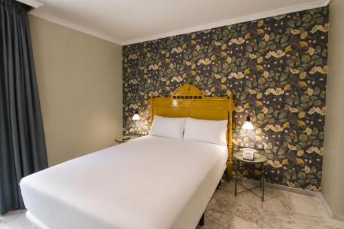Habitación Doble Pequeña del hotel Petit Palace Puerta de Triana. Foto 6