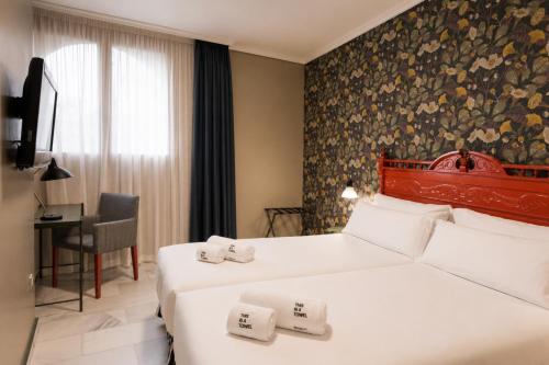 Habitación cuádruple del hotel Petit Palace Puerta de Triana. Foto 4
