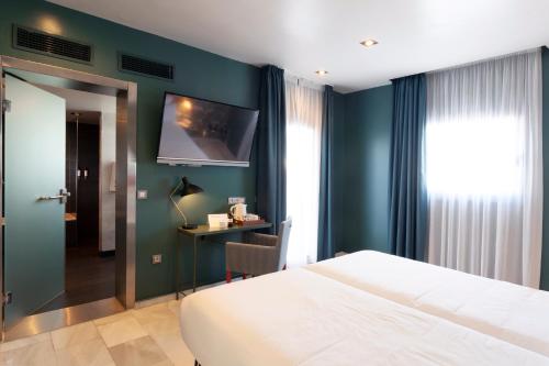 Habitación Doble con terraza del hotel Petit Palace Puerta de Triana. Foto 3