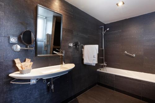 Habitación Doble con terraza del hotel Petit Palace Puerta de Triana. Foto 5