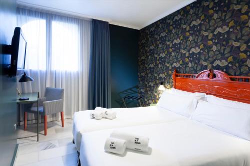 Habitación cuádruple del hotel Petit Palace Puerta de Triana. Foto 5