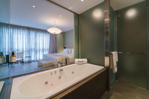 Habitación Premium del hotel Barceló Oviedo Cervantes. Foto 5