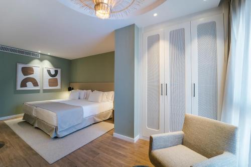 Habitación Superior con cama supletoria del hotel Barceló Oviedo Cervantes. Foto 9