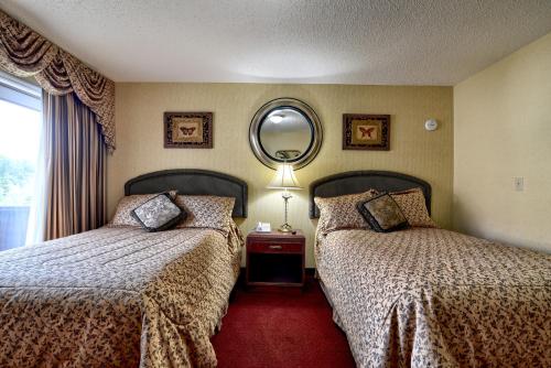 Suite Doble con vistas al césped del hotel Roosevelt Inn & Suites Saratoga Springs