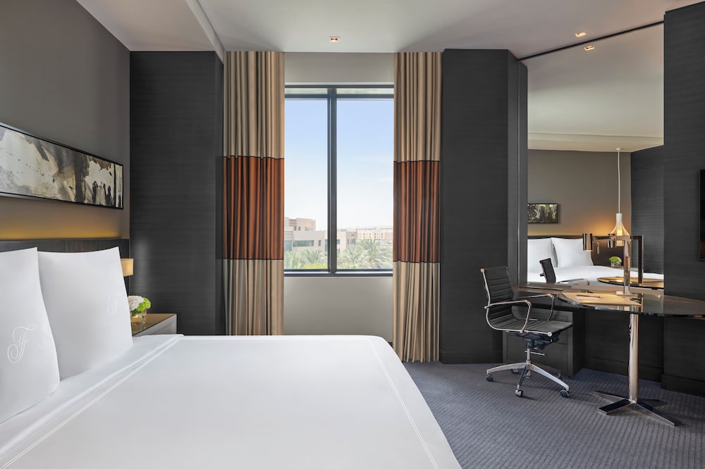Suite junior, 1 cama de matrimonio grande del hotel Fairmont Riyadh. Foto 1