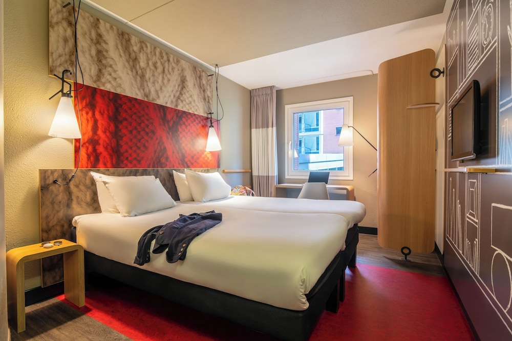 Habitación con 2 camas individuales, 2 camas individuales (NEW SWEET BED BY IBIS) del hotel Ibis Amsterdam Centre Stopera. Foto 6