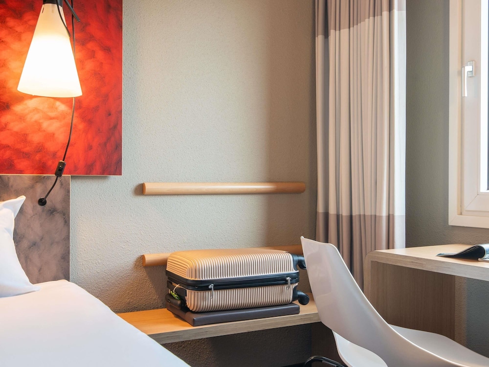 Habitación, 1 cama doble, vistas al canal del hotel Ibis Amsterdam Centre Stopera. Foto 4