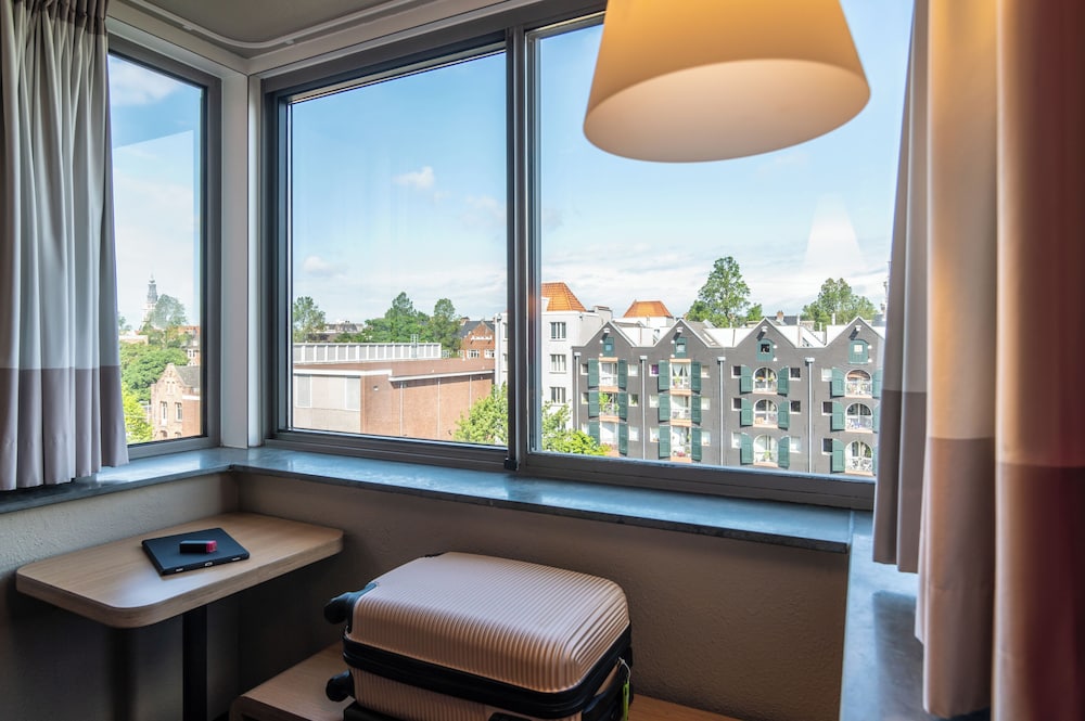 Habitación Premium, 1 cama doble, vistas al canal del hotel Ibis Amsterdam Centre Stopera. Foto 1