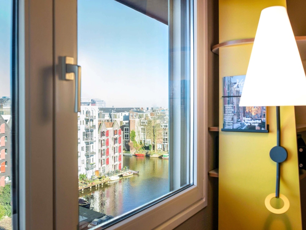 Habitación Premium, 1 cama doble, vistas al canal del hotel Ibis Amsterdam Centre Stopera. Foto 5