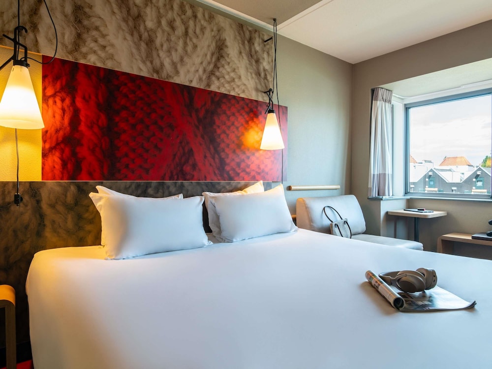 Habitación Premium, 1 cama doble, vistas al canal del hotel Ibis Amsterdam Centre Stopera. Foto 3