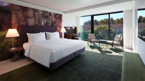 Habitación Deluxe con cama extragrande del hotel Doubletree By Hilton Lisbon - Fontana Park