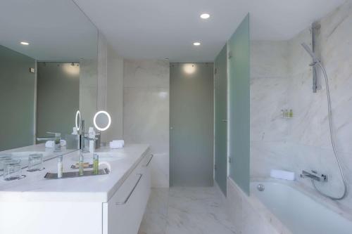 Habitación Familiar del hotel Doubletree By Hilton Lisbon - Fontana Park. Foto 2