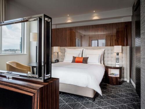 Suite con acceso a la planta Club - Planta superior del hotel Swissotel Sydney. Foto 2