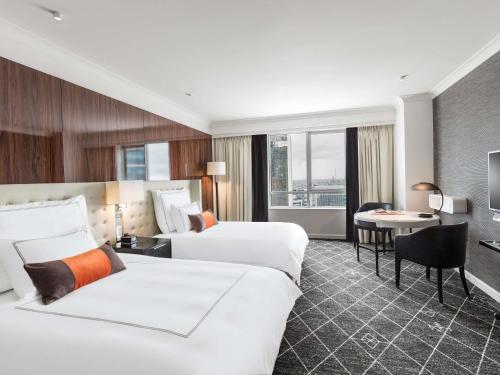 Habitación Swiss Advantage Doble - Planta alta - 2 camas individuales del hotel Swissotel Sydney. Foto 2