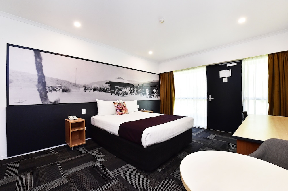 Habitación Estándar con 1 Cama Queen Size del hotel Mercure Alice Springs Resort. Foto 1