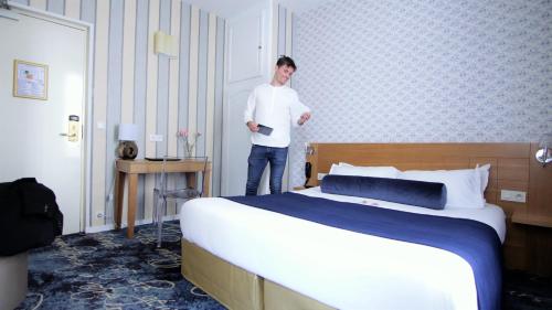 Habitación Baudelaire del hotel Romance Malesherbes By Patrick Hayat. Foto 3