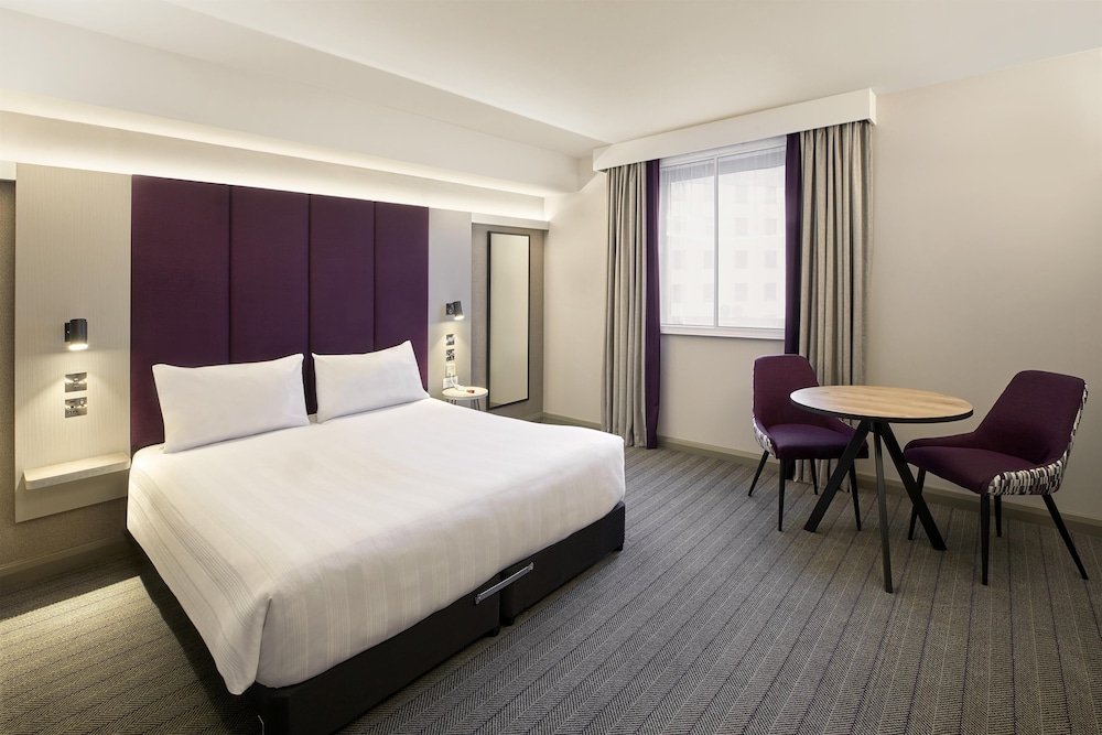 Habitación estándar doble, ducha adaptada del hotel Premier Inn London Bank - Tower. Foto 6