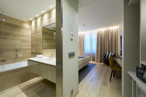 Habitación Doble - 1 o 2 camas del hotel Catalonia Porto. Foto 6