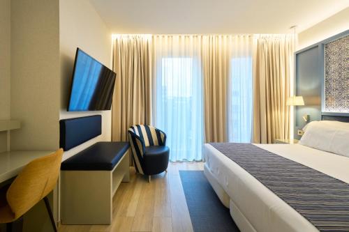 Habitación Doble con Terraza del hotel Catalonia Porto. Foto 1