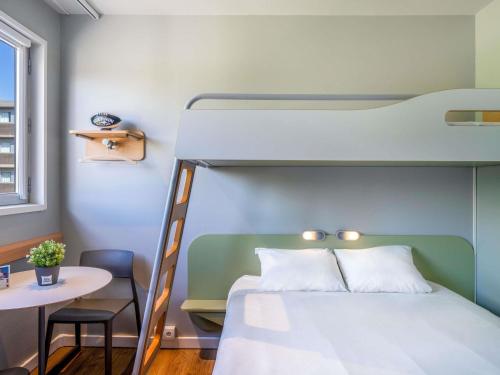 Habitación Doble Superior con litera del hotel Ibis Budget Barcelona Viladecans. Foto 5