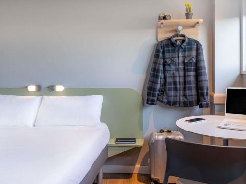 Habitación Doble Superior - 2 camas del hotel Ibis Budget Barcelona Viladecans. Foto 3