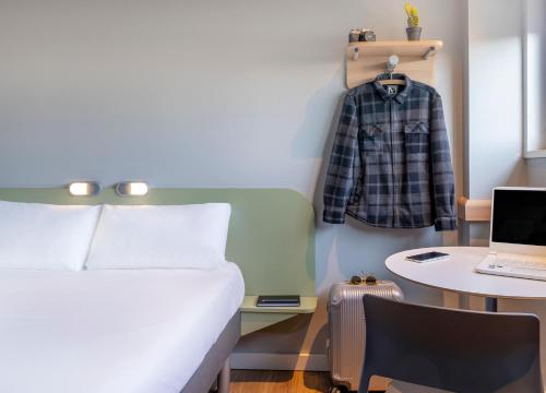 Habitación Doble Superior del hotel Ibis Budget Barcelona Viladecans. Foto 7