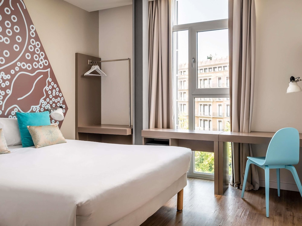 Habitación Doble Estándar del hotel Ibis Styles Barcelona Centre. Foto 5