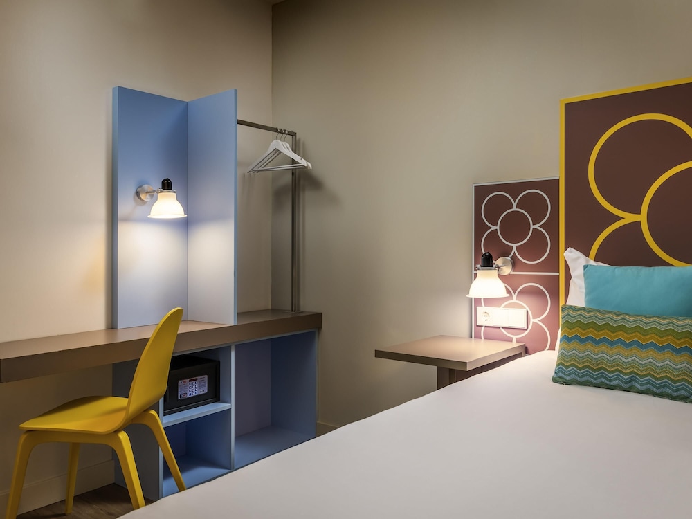 Habitación estándar con dos camas individuales del hotel Ibis Styles Barcelona Centre