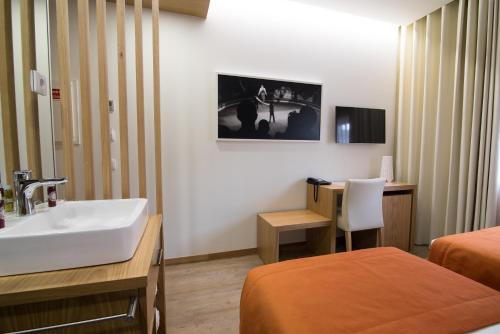 Habitación Doble Estándar - 2 camas del hotel Porto Coliseum. Foto 1