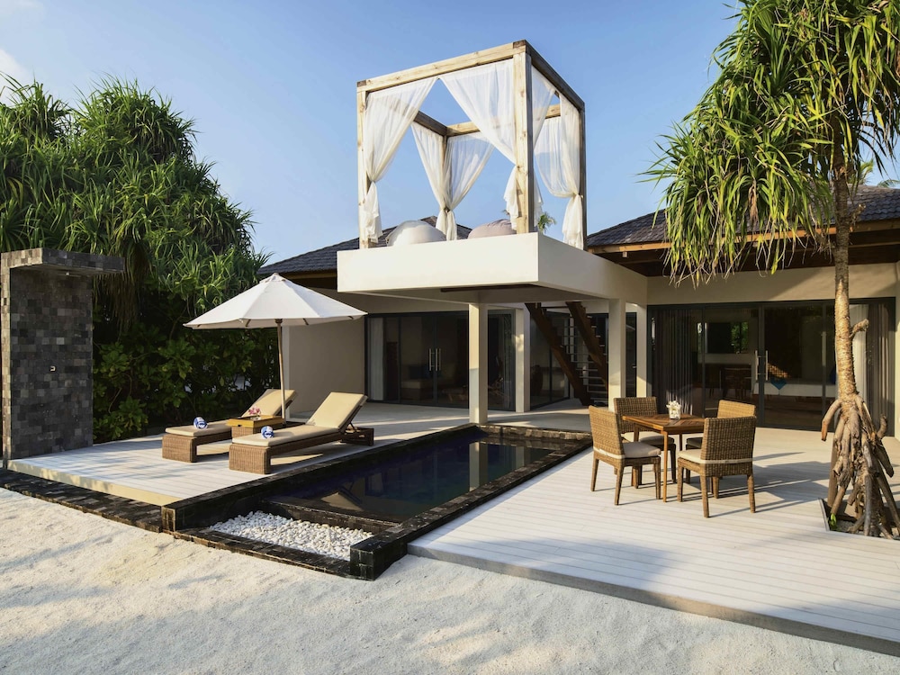 Villa Deluxe en la playa con piscina del hotel Kuredhivaru Resort and Spa Maldives. Foto 3