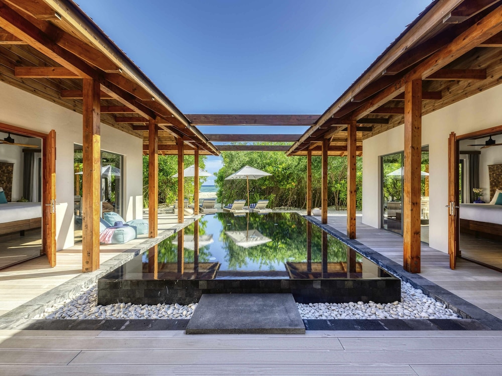Residencia en la playa con piscina de cuatro dormitorios del hotel Kuredhivaru Resort and Spa Maldives