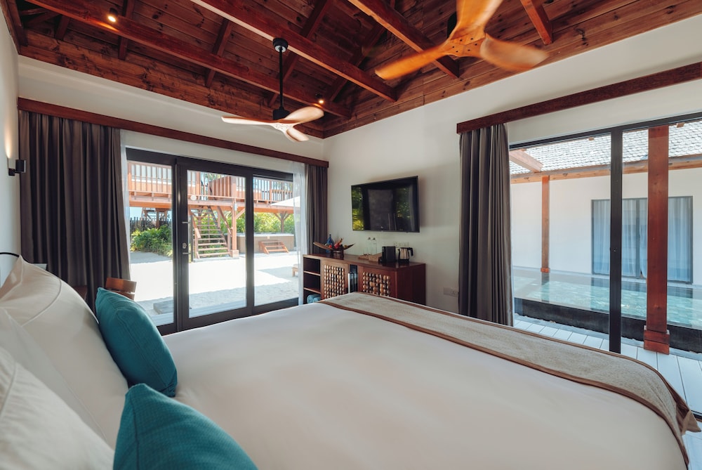 Residencia en la playa con piscina de cuatro dormitorios del hotel Kuredhivaru Resort and Spa Maldives. Foto 3