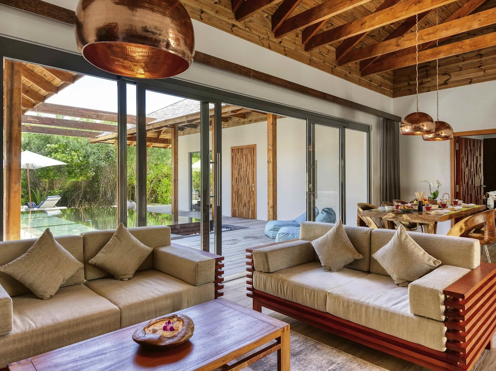 Residencia en la playa con piscina de cuatro dormitorios del hotel Kuredhivaru Resort and Spa Maldives. Foto 7