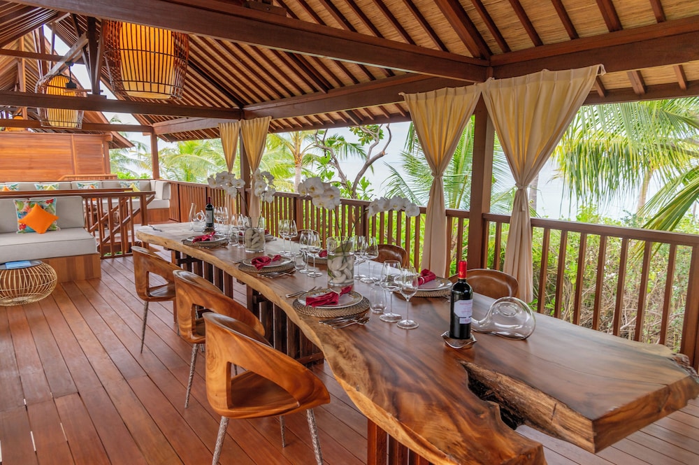 Residencia en la playa con piscina de cuatro dormitorios del hotel Kuredhivaru Resort and Spa Maldives. Foto 11