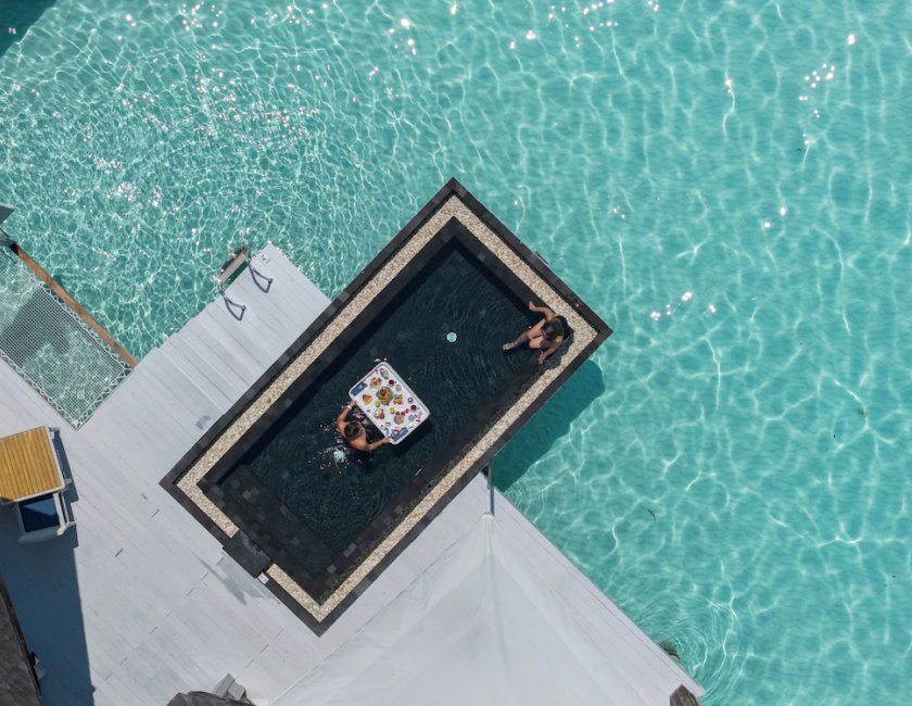 Villa Vista Mar Lujo Acceso Piscina Con Vistas Water Sunrise piscina 1 Cama doble del hotel Kuredhivaru Resort and Spa Maldives. Foto 9