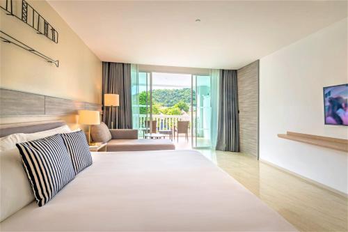 Alojamiento Premier con cama extragrande del hotel Centara Ao Nang Beach Resort and Spa Krabi. Foto 2