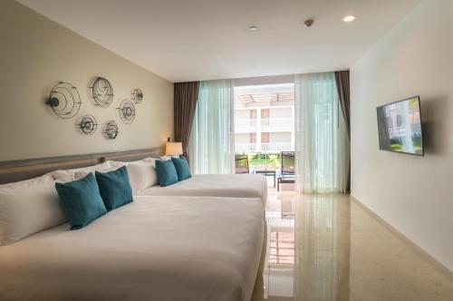 Alojamiento Premium Deluxe con piscina y terraza - 2 camas dobles del hotel Centara Ao Nang Beach Resort and Spa Krabi. Foto 1
