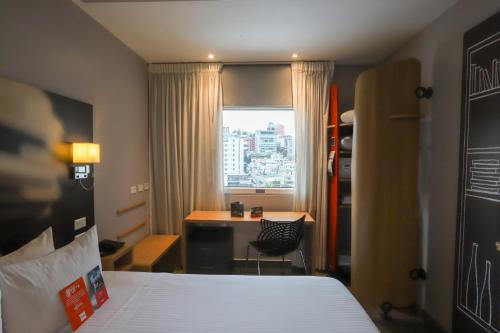 Habitación Doble Estándar del hotel Ibis Quito. Foto 2