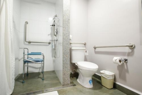 Habitación Doble Estándar del hotel Ibis Quito. Foto 9
