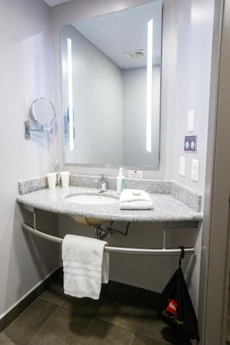 Habitación Doble Estándar del hotel Ibis Quito. Foto 11