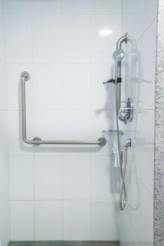 Habitación Doble Estándar del hotel Ibis Quito. Foto 14