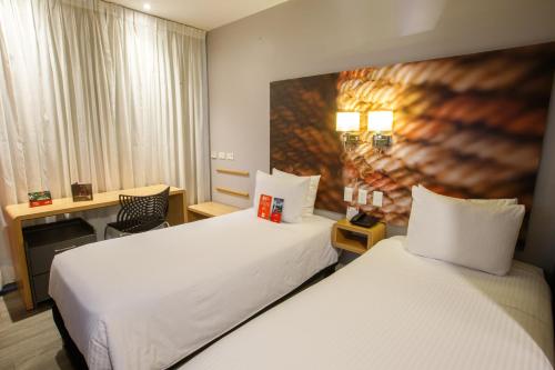 Habitación Doble Estándar - 2 camas del hotel Ibis Quito. Foto 3