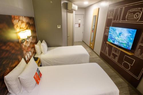 Habitación Doble Estándar - 2 camas del hotel Ibis Quito. Foto 5