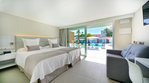 Habitación Doble con vistas a la piscina del hotel Sanom Beach Resort - Adults Only. Foto 3