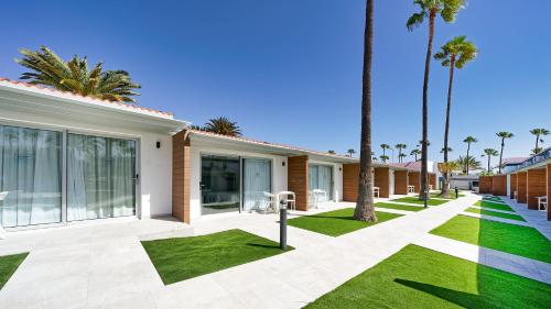 Habitación Deluxe del hotel Sanom Beach Resort - Adults Only. Foto 3