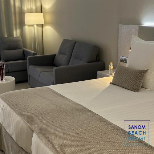 Suite Junior del hotel Sanom Beach Resort - Adults Only. Foto 2