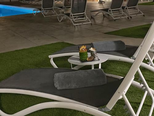 Suite Junior del hotel Sanom Beach Resort - Adults Only. Foto 3