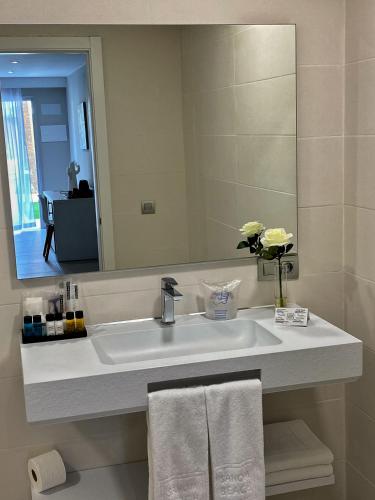 Suite Junior del hotel Sanom Beach Resort - Adults Only. Foto 6