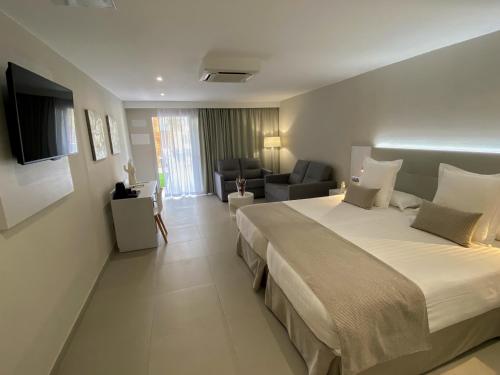 Suite Junior del hotel Sanom Beach Resort - Adults Only. Foto 7