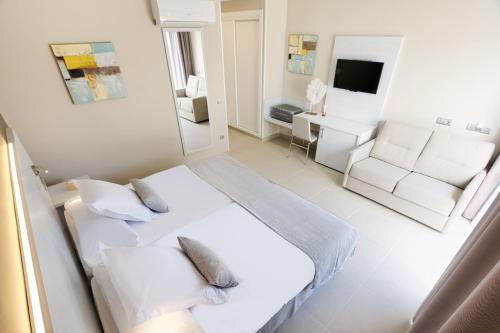 Habitación Doble Deluxe del hotel Sanom Beach Resort - Adults Only. Foto 2